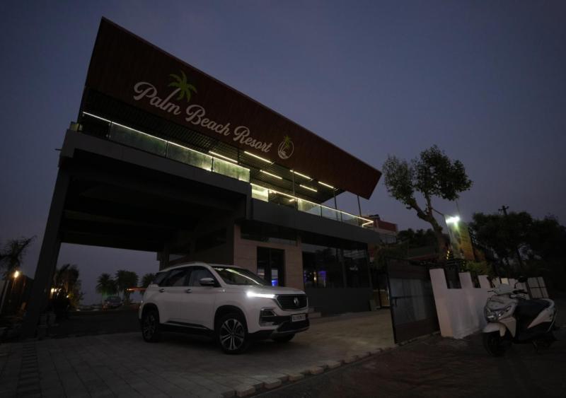 Palm Beach Resort Valsad Luaran gambar